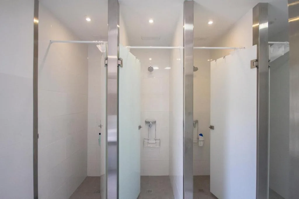 Standard Double Room with Shared Bathroom — Sa Fita Backpackers - Albergue Juvenil