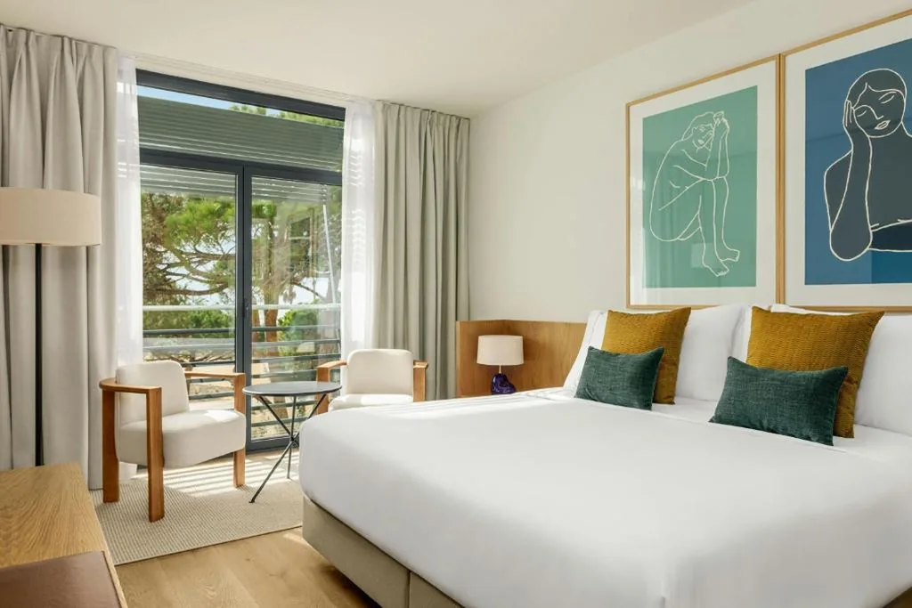 Habitación Estándar con vistas al jardín - Cama extragrande — Sabàtic Gavà Mar, Barcelona, a Tribute Portfolio Hotel