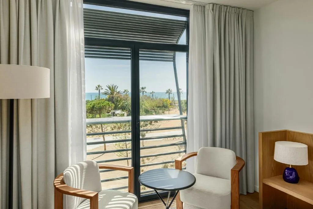 Habitación Estándar con vistas al mar - Cama extragrande — Sabàtic Gavà Mar, Barcelona, a Tribute Portfolio Hotel