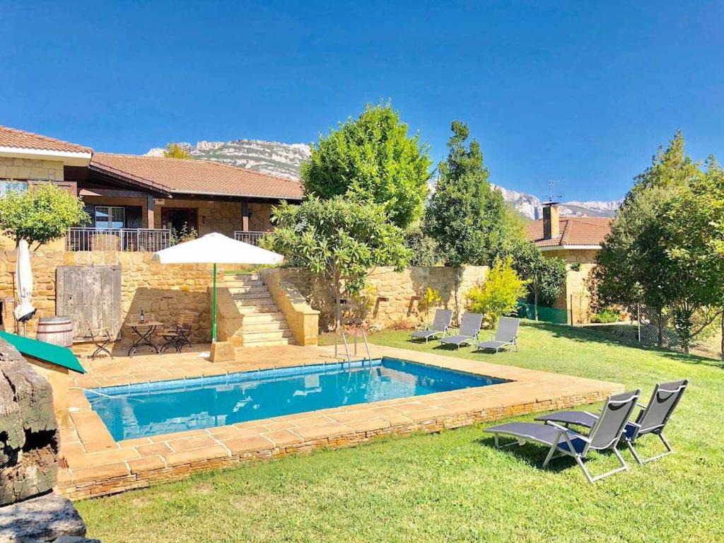 Sagasti-Enea Villa con Piscina y Tenis en la Rioja