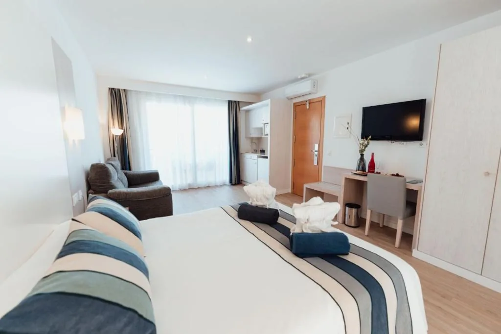 Deluxe Double Room with Pool View — Sagitario Playa
