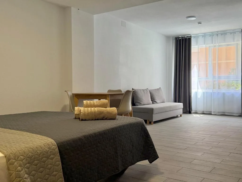 Habitación Triple con ducha — Sagra Hotel