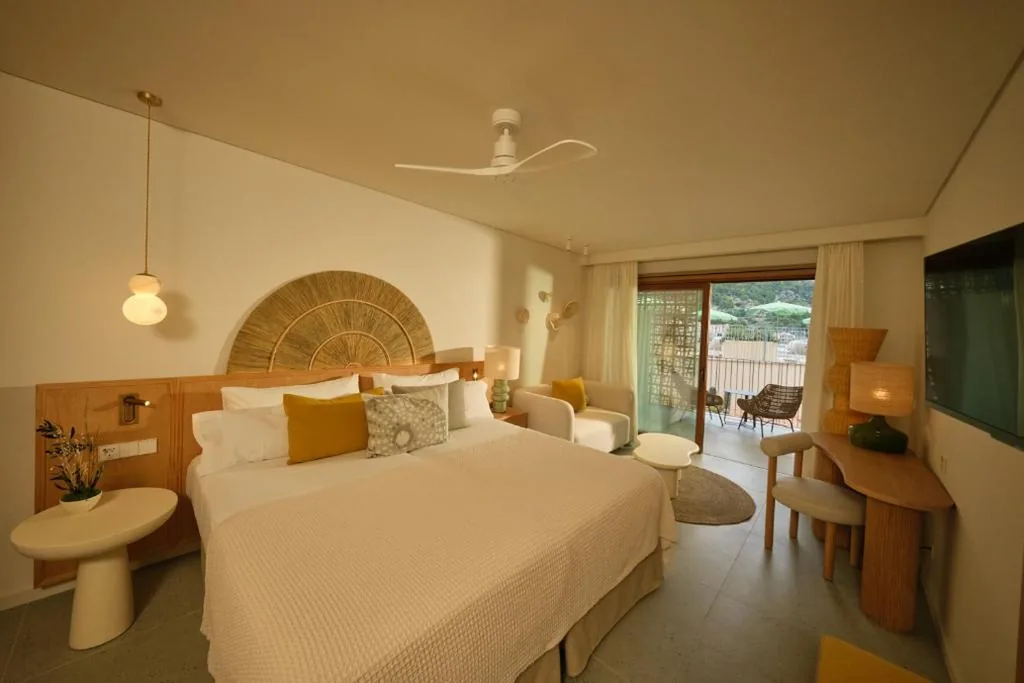 Camera Deluxe con vista sulle montagne — Salino Port Soller-Adults Only