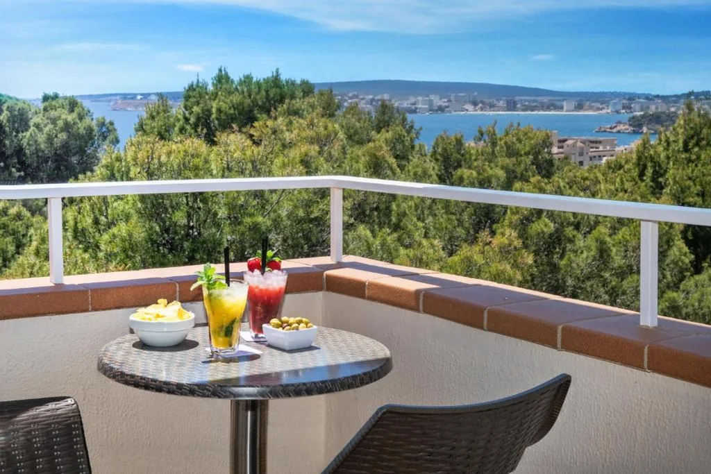 Camera Deluxe con vista panoramica e accesso alla spa — Salles Hotels Marina Portals