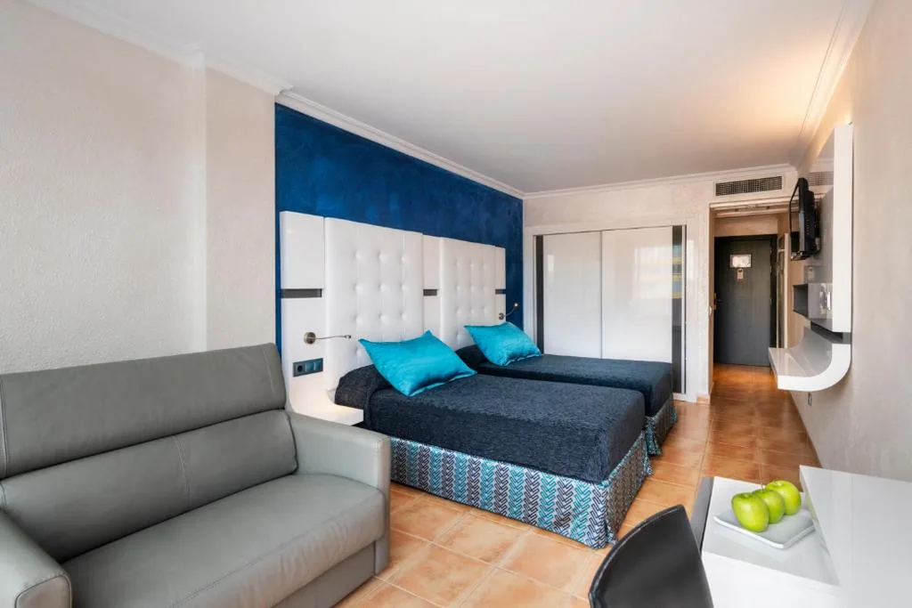 Camera Tripla Deluxe con accesso alla spa — Salles Hotels Marina Portals