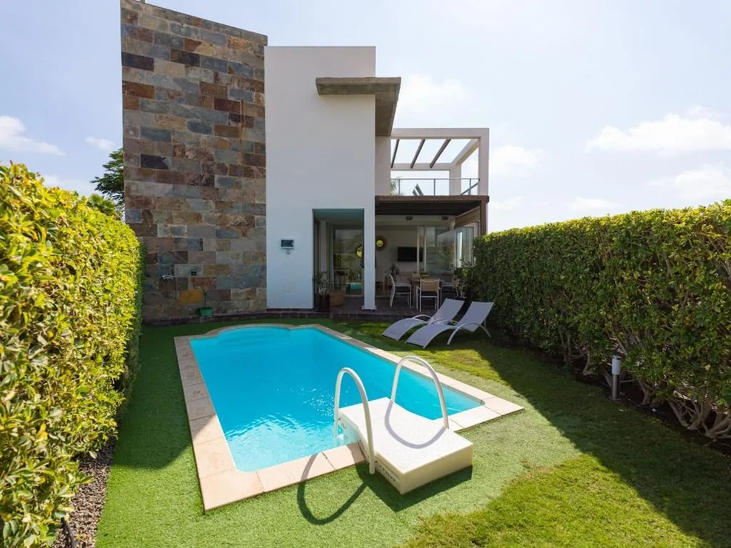Villa con piscina privada — Salobre Villas Golfers