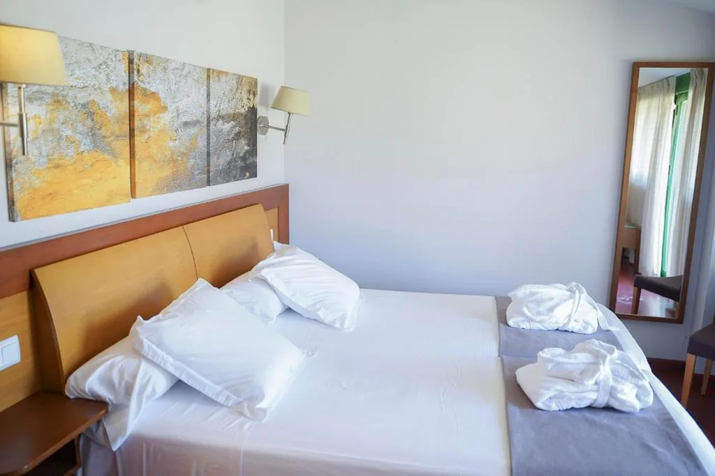 Comfort Triple Room with Spa and thermal circuit included — Salugral Termal Resort