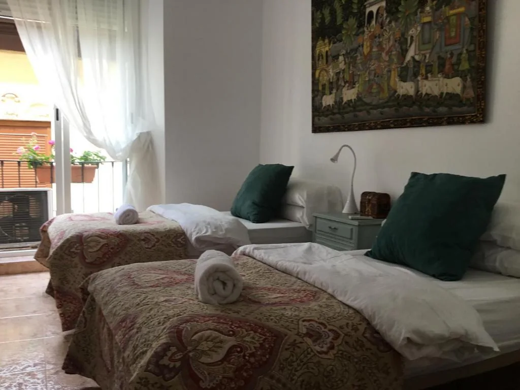 Tweepersoonskamer met badkamer - 2 aparte bedden — San José Guest House