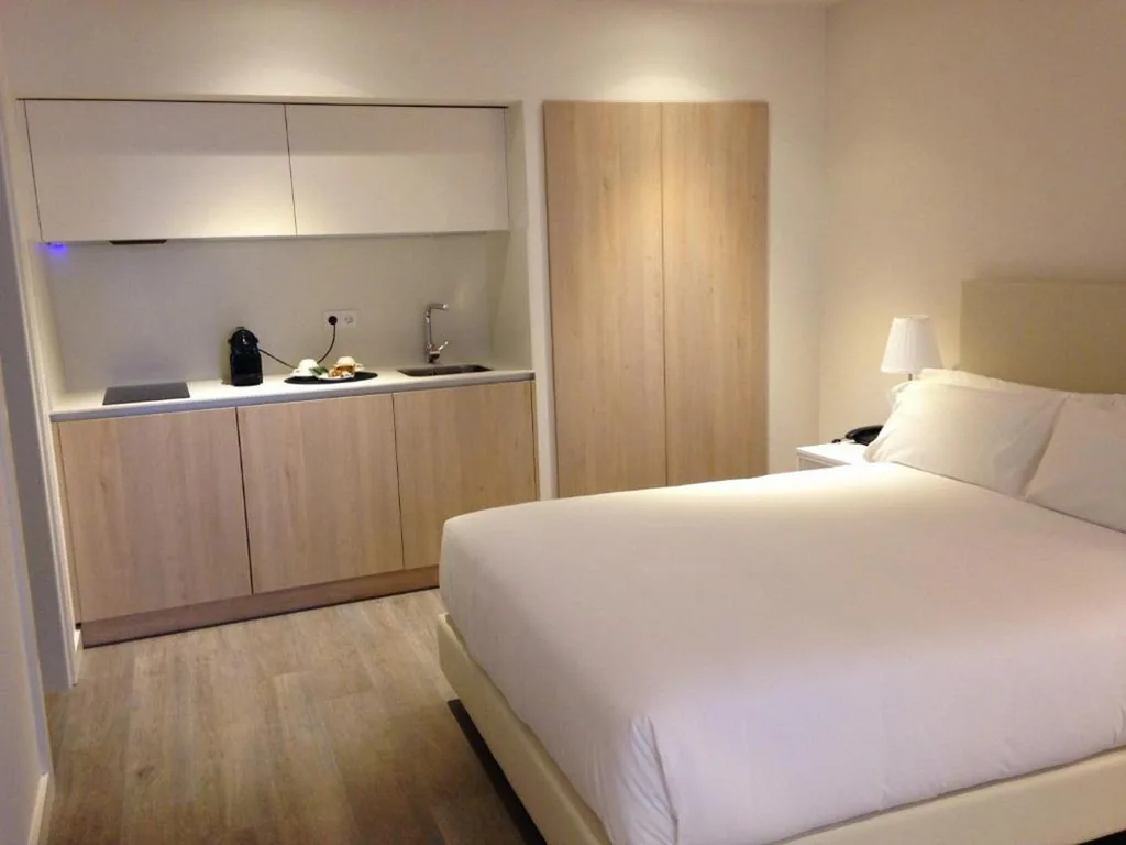 Habitación Doble Estándar con vistas al patio — San Lorenzo Suites