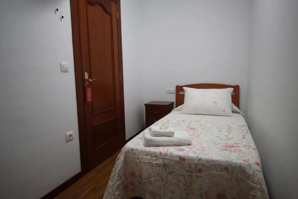 单人间（共用浴室） — San Martin Rooms Pension 1 estrella