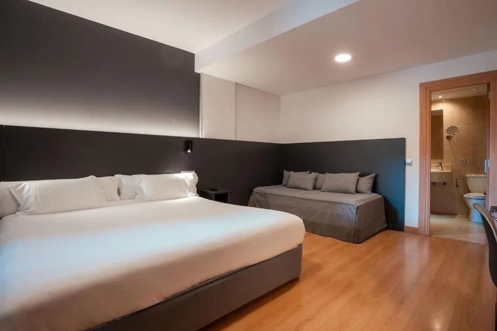 Tweepersoonskamer met extra bed — Sancho Ramirez