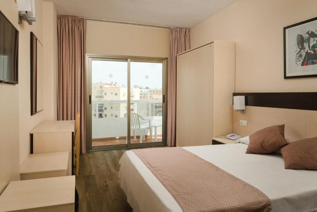 Family Room (3 Adults + 1 Child) — Sandos Griego