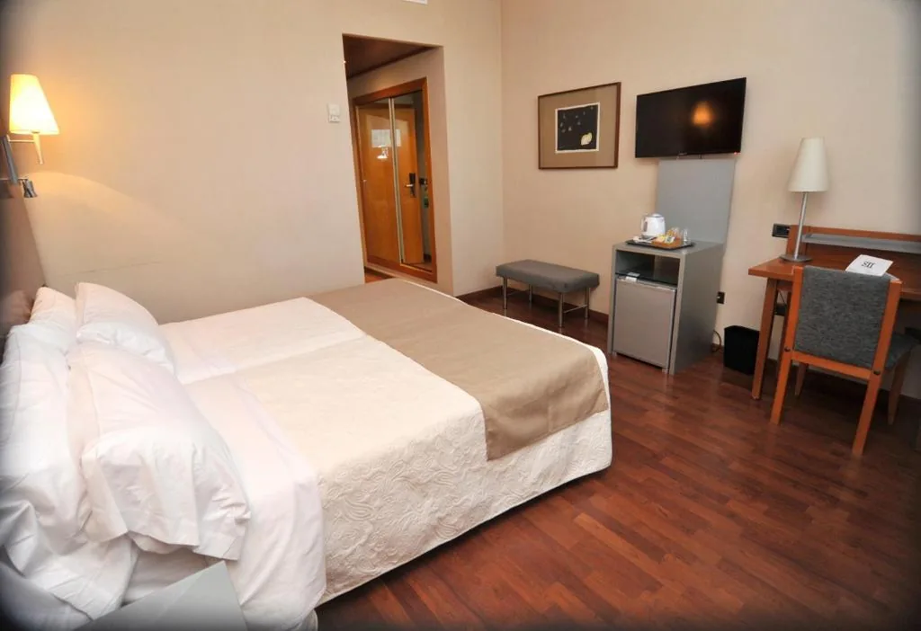 Deluxe Tweepersoonskamer met 2 aparte bedden — Sant Bonifaci Petrer