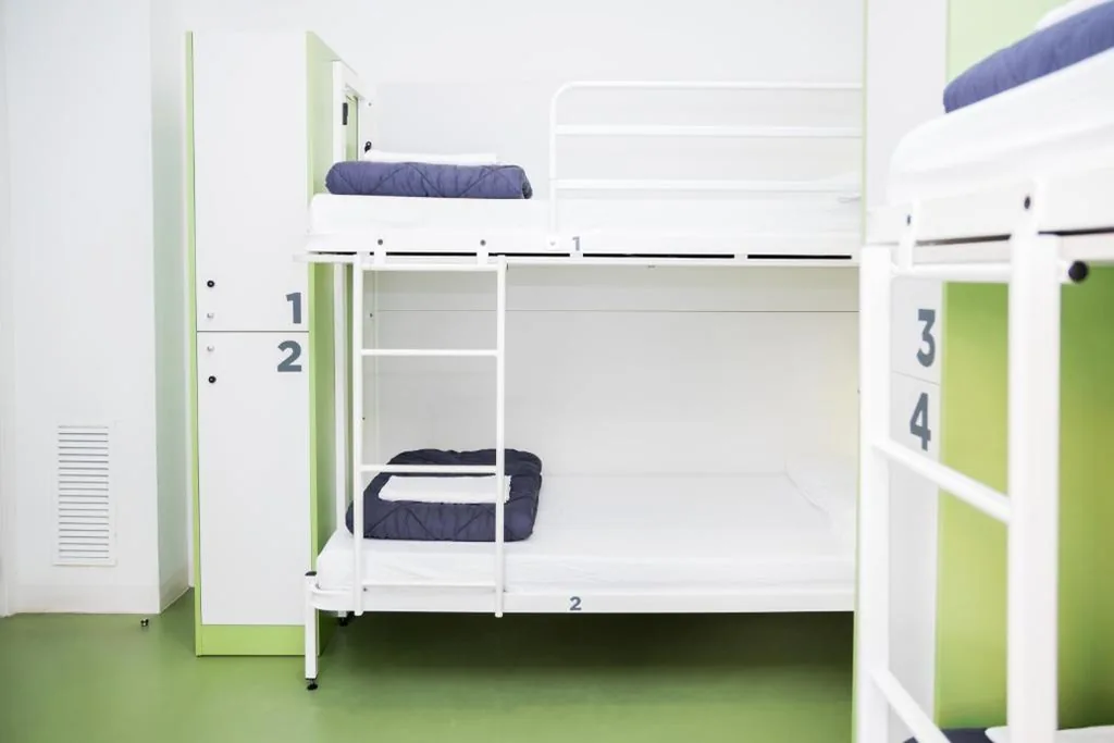 Bett im Gemeinschaftsschlafsaal mit 6 Betten — Sant Jordi Hostels Gracia