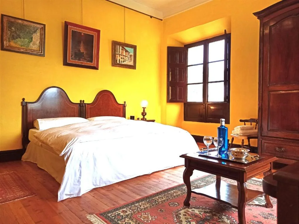 Habitación Doble con baño privado externo — Santa Emilia