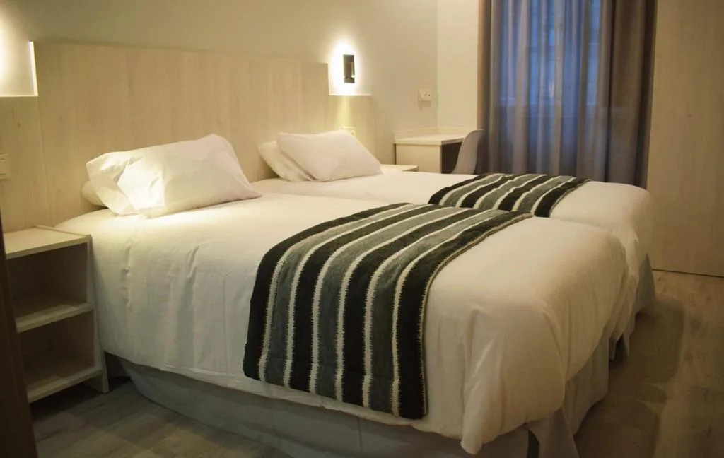 Doppelzimmer mit 2 Einzelbetten — Santa Filomena