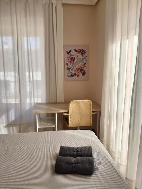 Santa Isabel Street, Private rooms