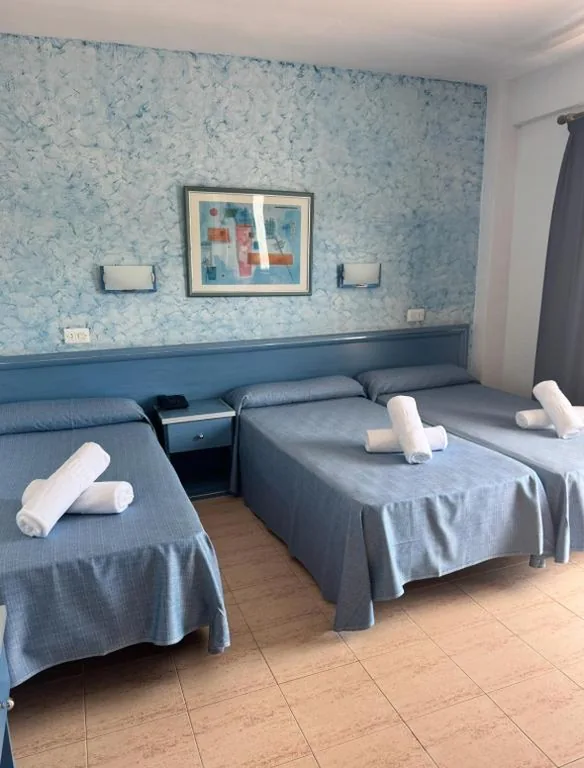 Habitación Doble con cama supletoria (3 adultos) — Santa Monica Playa