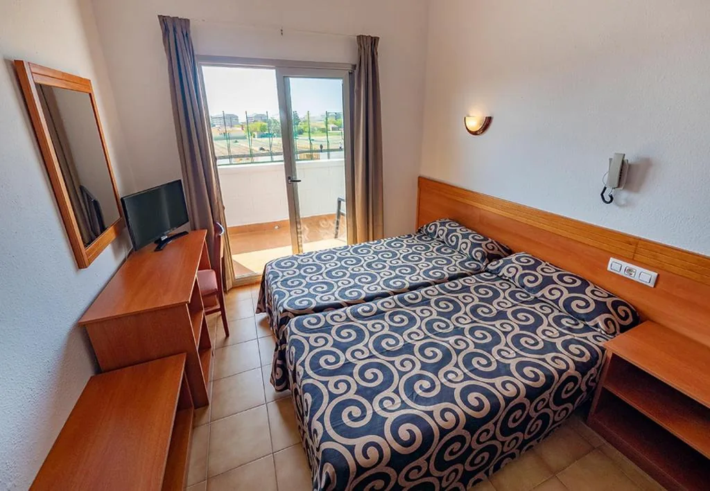 Doppelzimmer — Santa Susanna Resort Affiliated by FERGUS