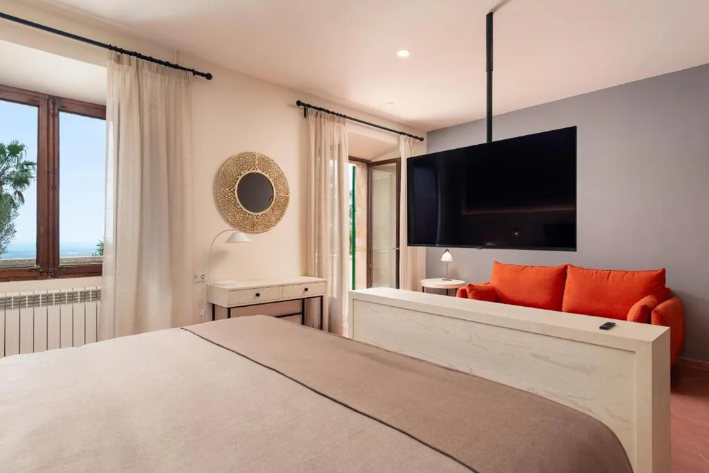 Suite Deluxe con bañera de hidromasaje — Santuari de Cura