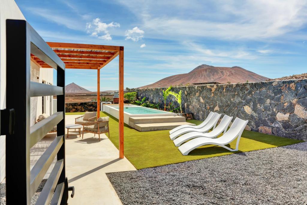 Sara & Gino Fuerteventura Mojo Week Pool Villa or Island Week Loft with Garden