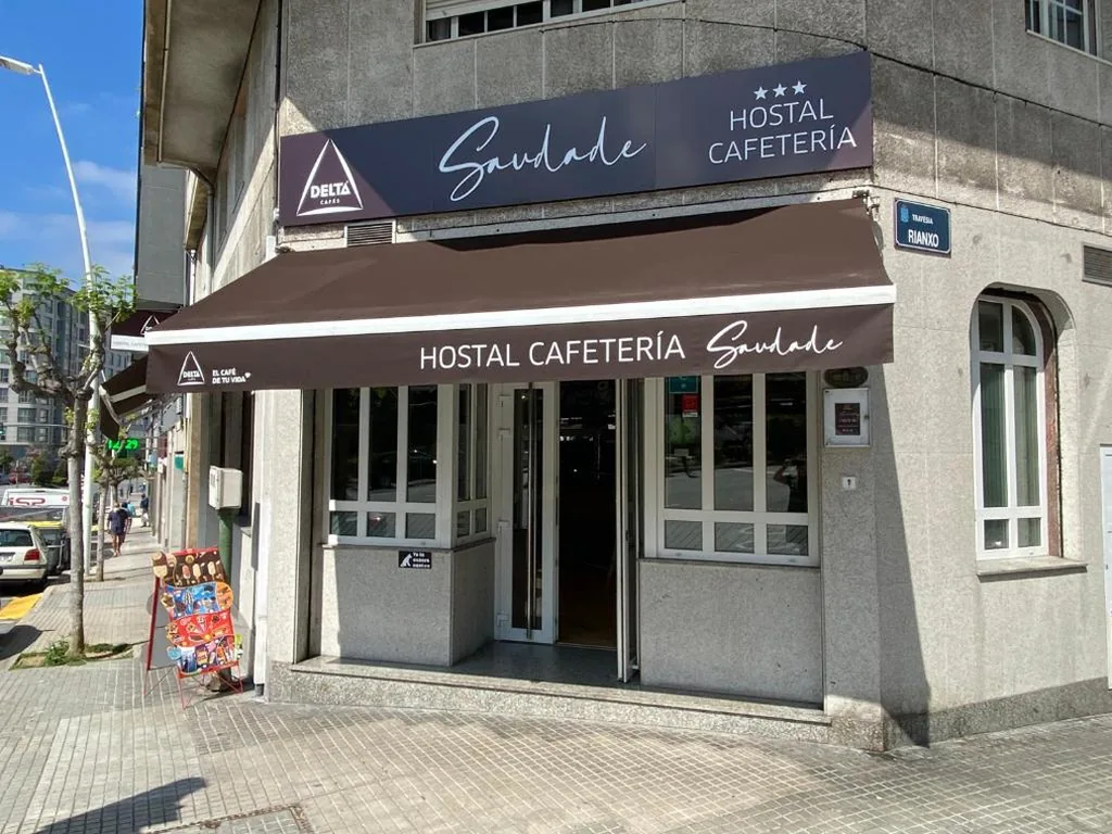 Doppelzimmer — Saudade Hostal Cafetería
