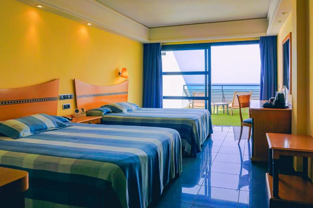 シービュー・ダブルルーム（シングルベッド2台） — SBH Crystal Beach Hotel & Suites - Adults Only