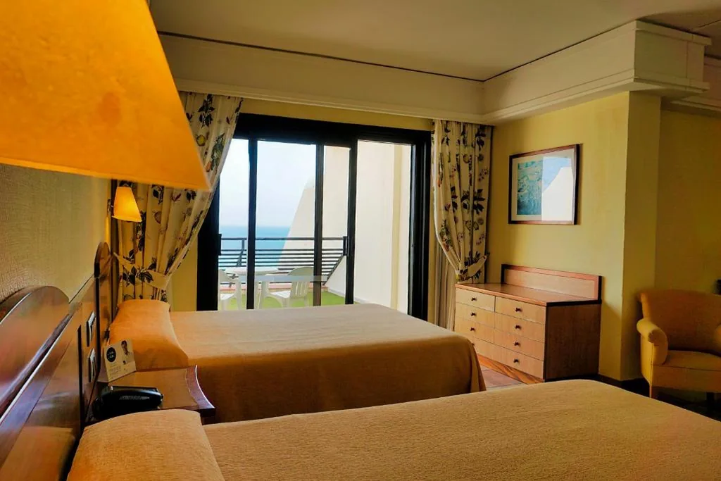 サイドシービュー・ダブルルーム（シングルベッド2台） — SBH Crystal Beach Hotel & Suites - Adults Only