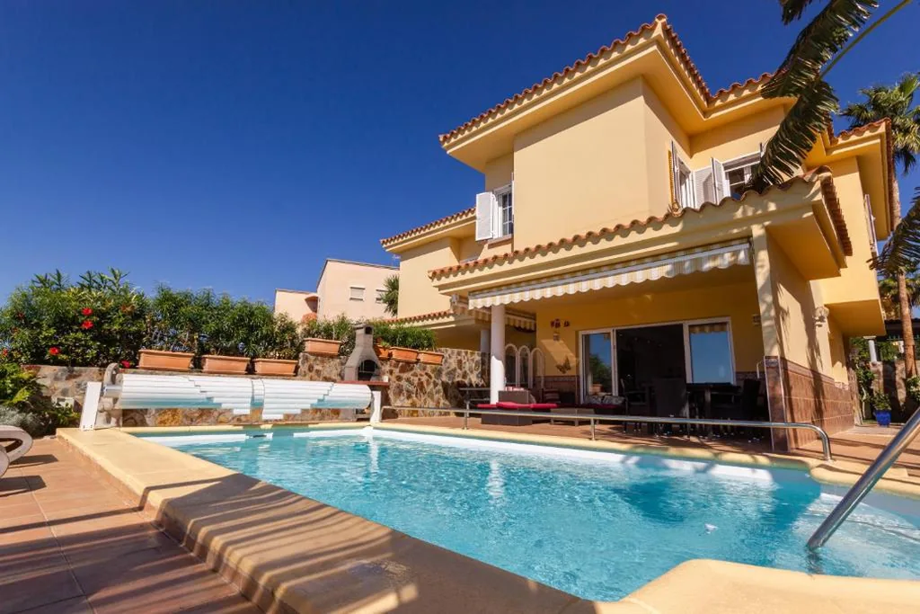 Haus mit 4 Schlafzimmern — Sea Edge Friendly Holiday Home