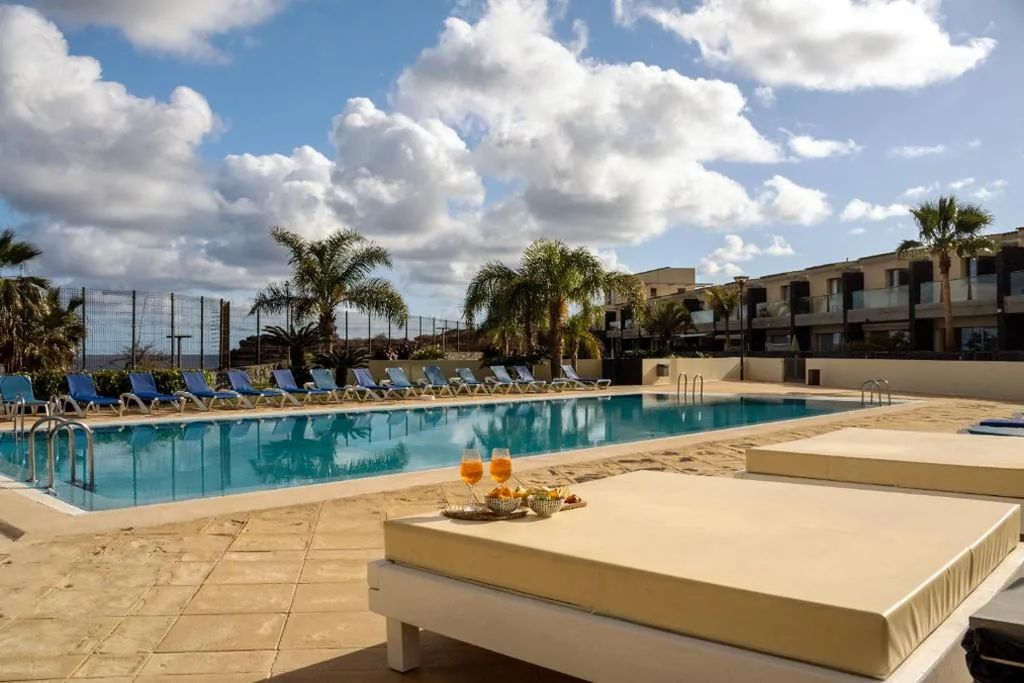 SEA VIEW I POOL I PRIVATE GARAGE I WI-FI I WINE l COFFEE