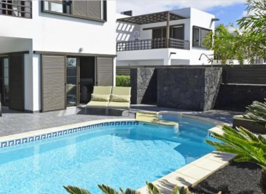 Villa con 3 camere da letto — Sea views modern villa for relaxing holidays