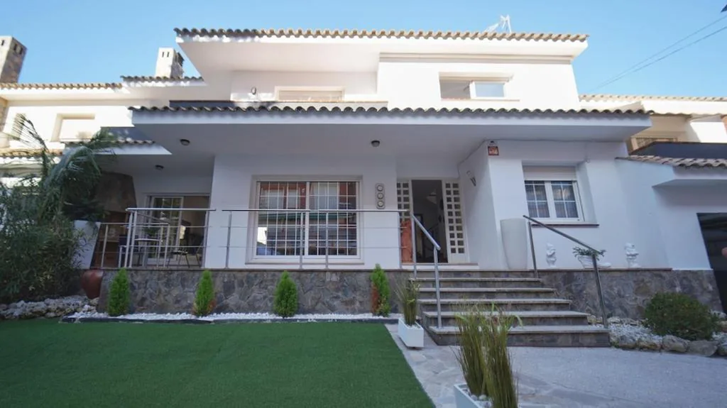Villa — SeaHomes Vacations - Villa Chill & Pool 200m Beach