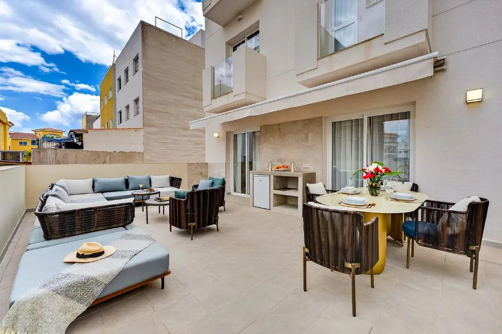 Apartamento Deluxe de 2 dormitorios con balcón — SeaShell Suites