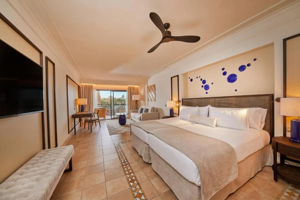 庭園ビューのデラックスジュニアスイート — Secrets Bahía Real Resort & Spa - Adults only - Hyatt Inclusive Collection