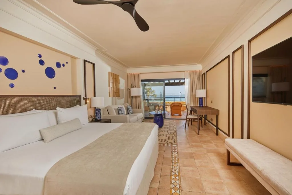 海を正面に望むグランデラックスジュニアスイート — Secrets Bahía Real Resort & Spa - Adults only - Hyatt Inclusive Collection
