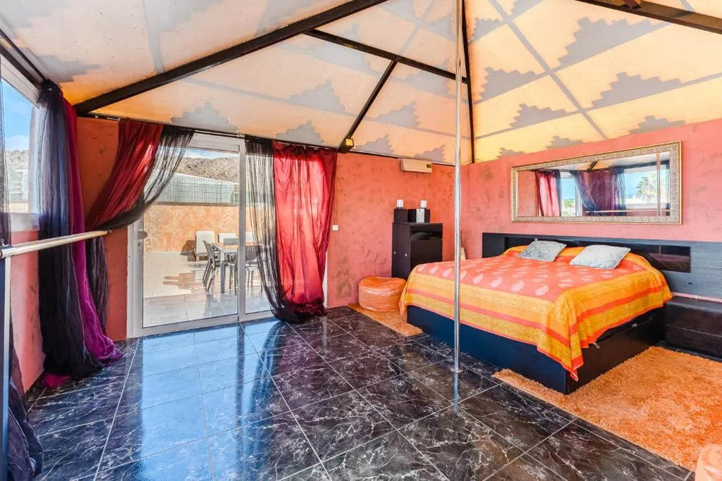 Semi-detached villa sea views, huge terrace, close beach