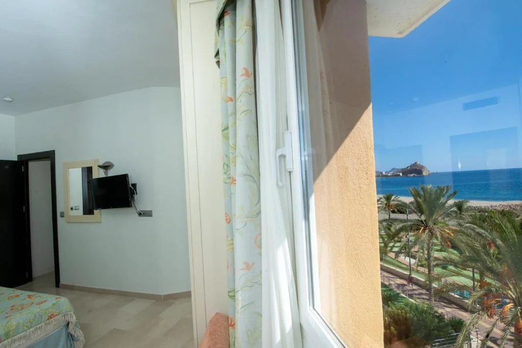 Quarto Duplo com vista para o mar — Senator Águilas