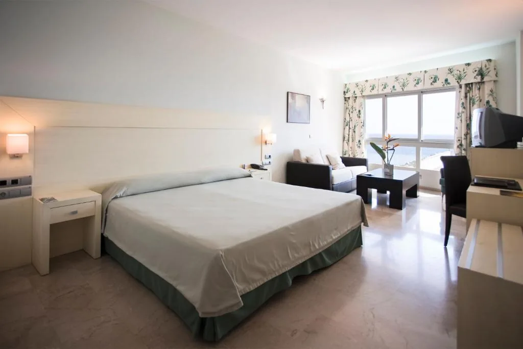 Quarto Duplo com zona de estar — Senator Águilas