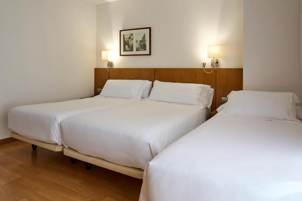Twin Room with Extra Bed — Senator Granada