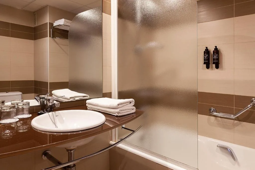 2 Connecting Double Rooms (2 Adults + 2 Children) — Senator Huelva