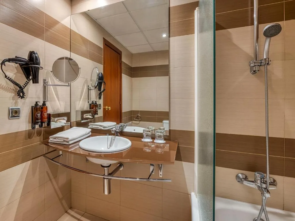 Double Room - 1 or 2 Beds — Senator Huelva
