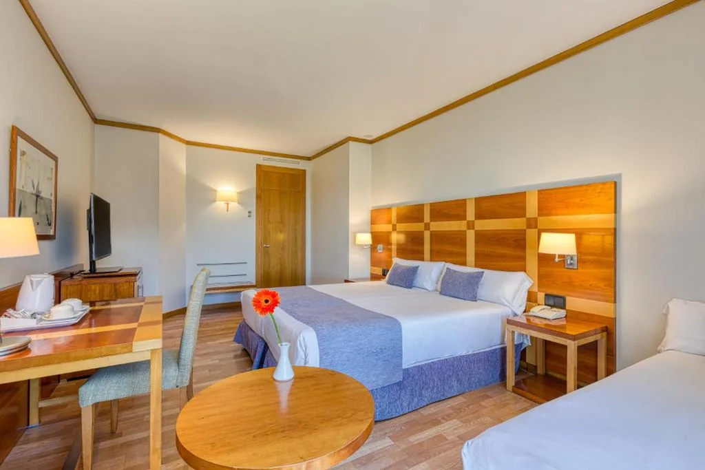Double Room with Extra Bed — Senator Parque Central