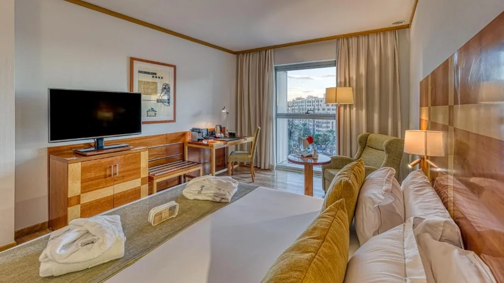 Executive Double Room (2 Adults) — Senator Parque Central