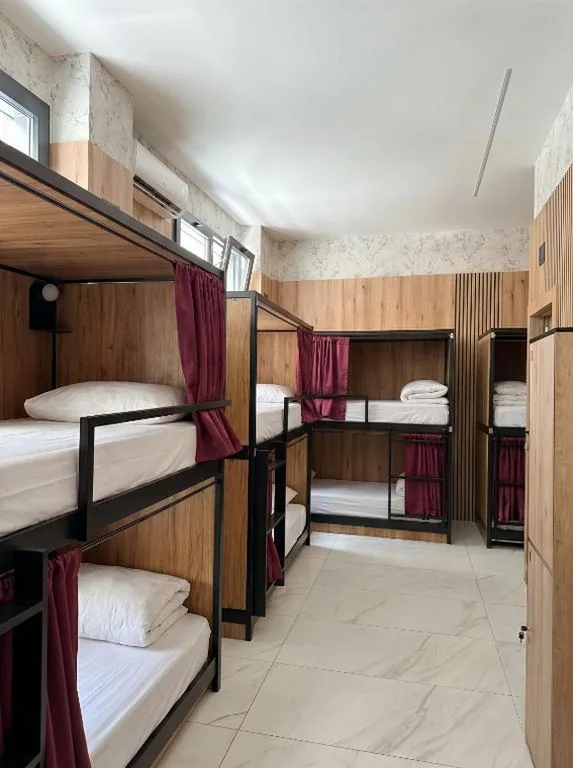 Posto letto in camera condivisa mista da 8 letti — Senda Hostel Retiro - Atocha & Madrid Centro