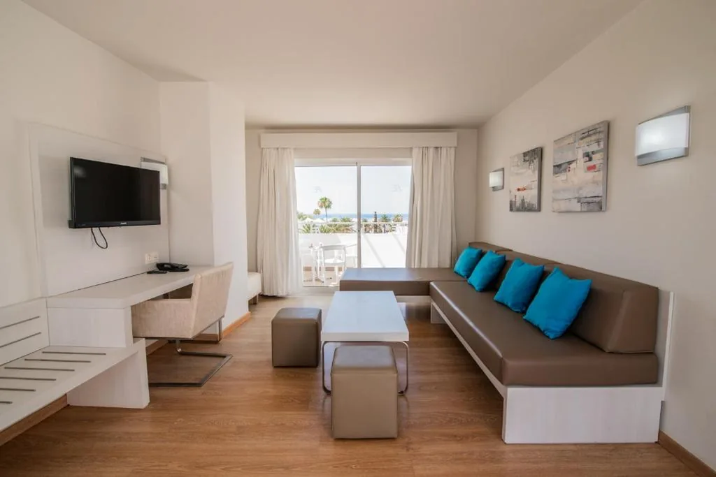 Suite Familiar (2 dormitorios) — SENTIDO Aequora Lanzarote Suites