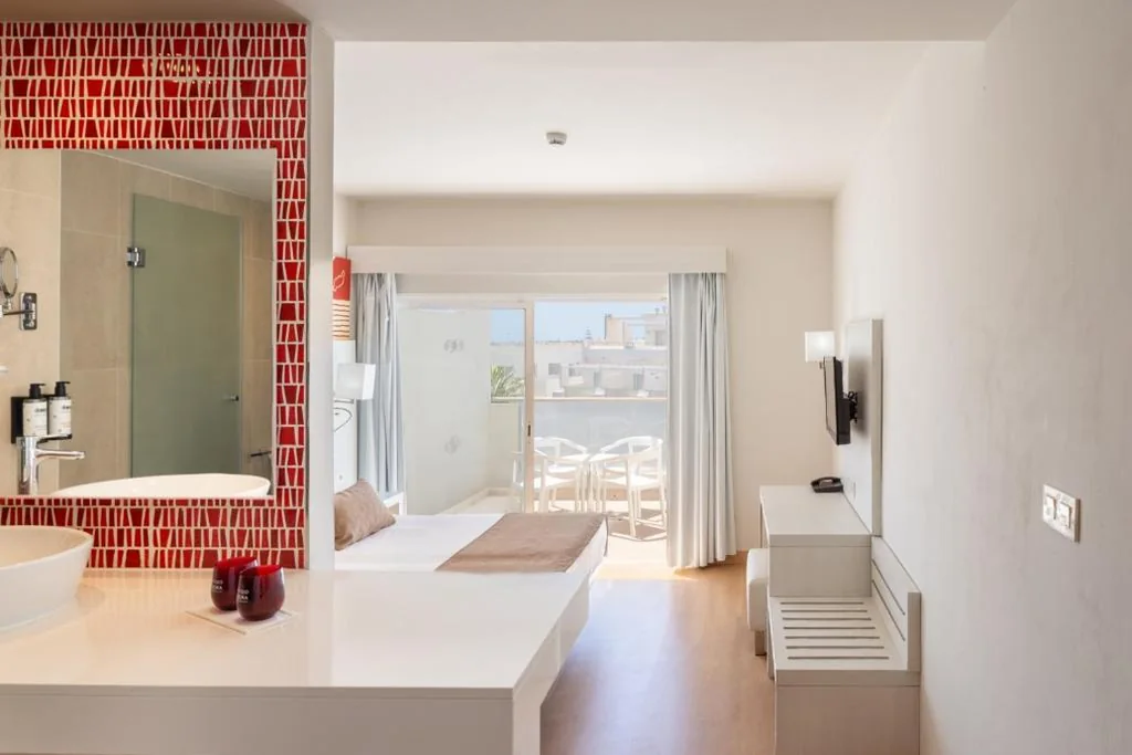 Suite Junior Familiar — SENTIDO Aequora Lanzarote Suites