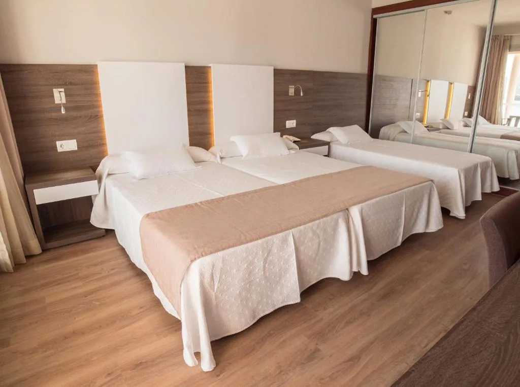 Camera tripla con vista mare — Seramar Hotel Comodoro Playa