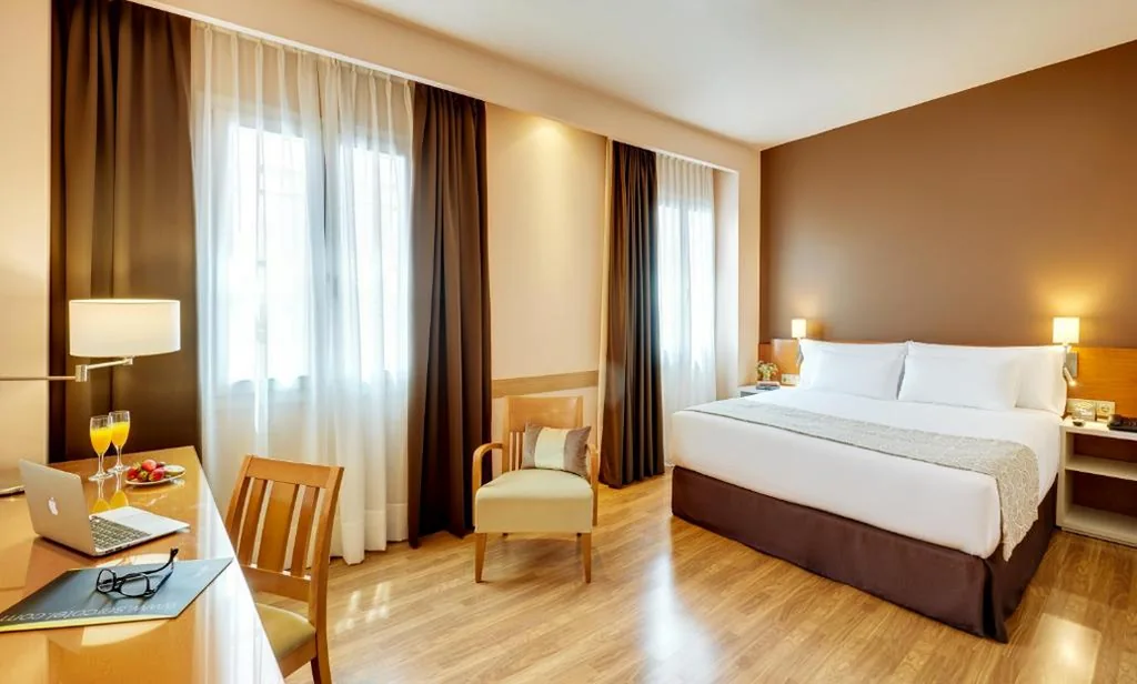 Superior-Zimmer mit 1 großem Bett — Sercotel Alcalá 611