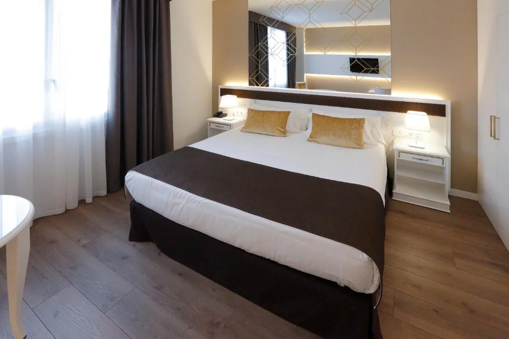 Camera Deluxe con letto matrimoniale extra large — Sercotel Alfonso XIII