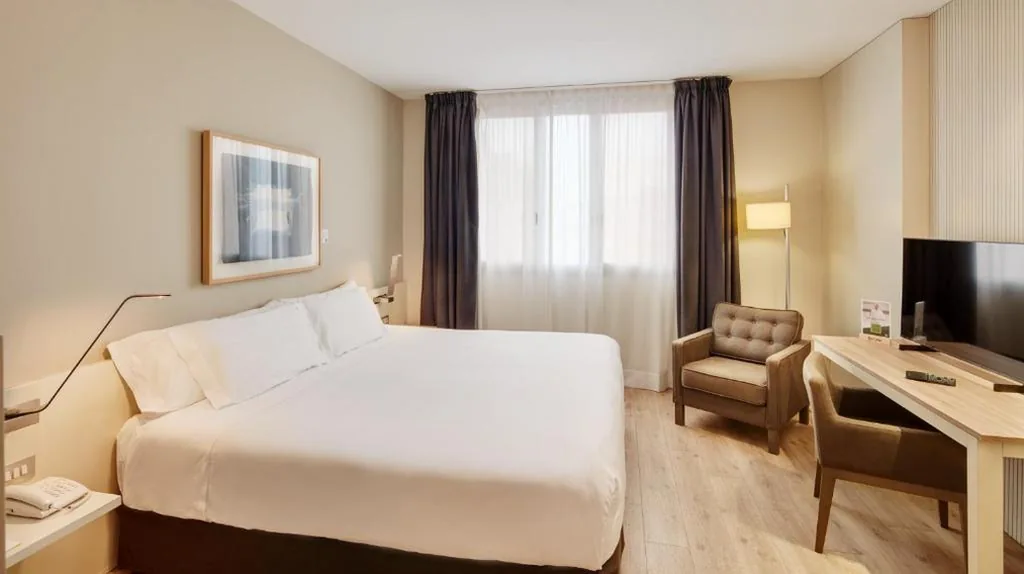 キングサイズベッドの客室 — Sercotel Amister Art Hotel Barcelona